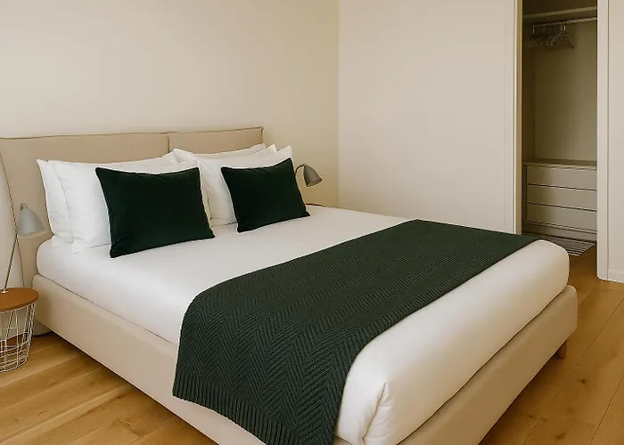 Adorable Center With Parking, Near Tram Apartment